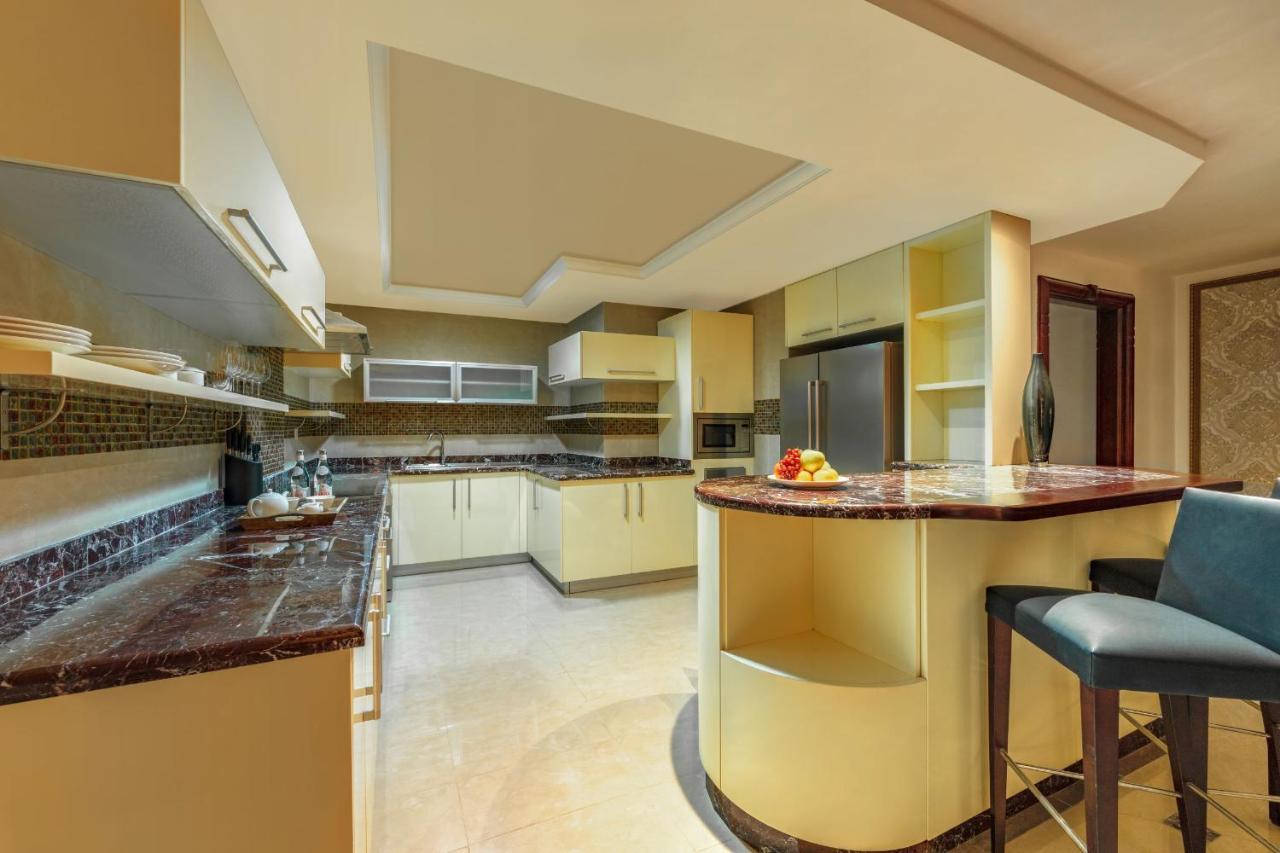 Dusit Hotel & Suites - Doha Exterior foto A kitchen in a private residence