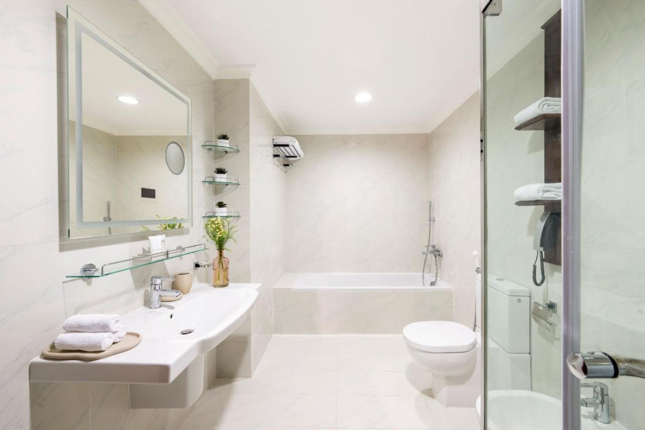 Dusit Hotel & Suites - Doha Exterior foto A modern bathroom